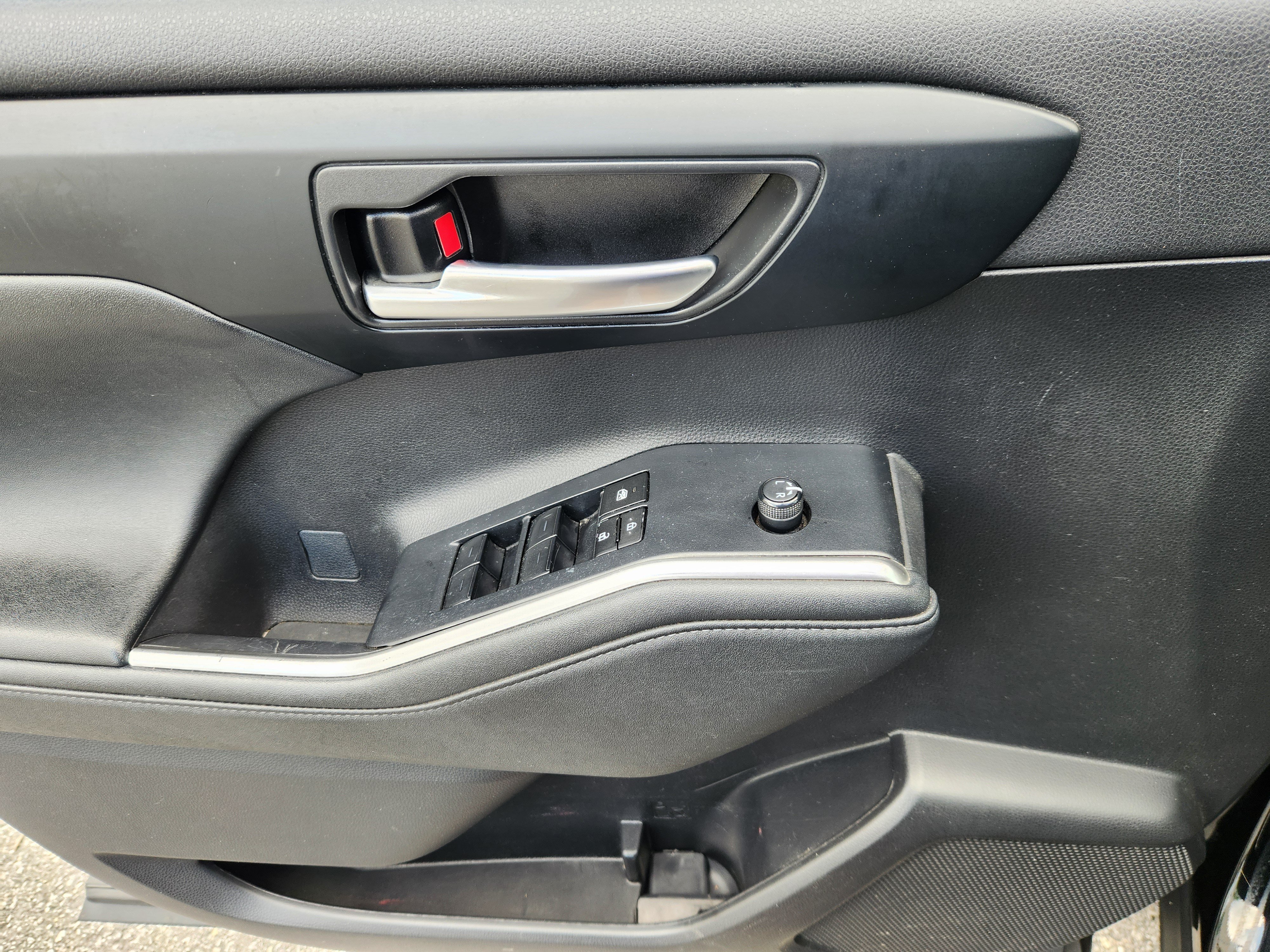 Used 2023 Toyota Highlander XLE AWD/4WD image 18
