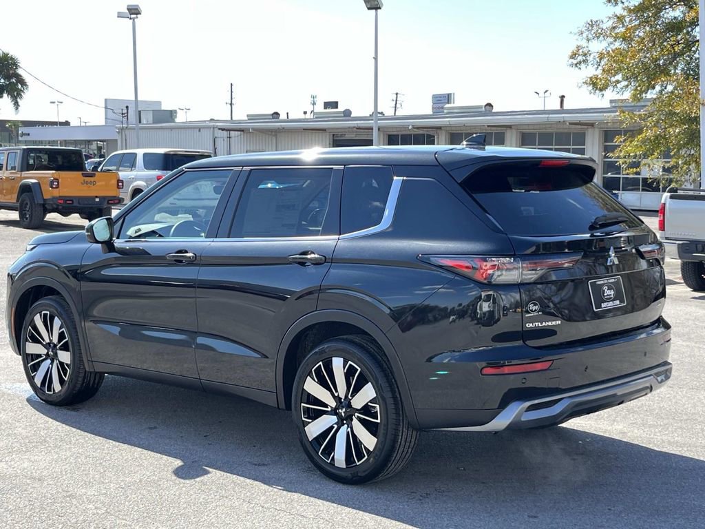 New 2026 Mitsubishi Outlander SE FWD image 3