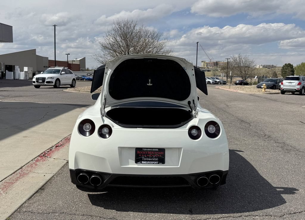 Used 2009 Nissan GT-R Premium AWD/4WD image 8
