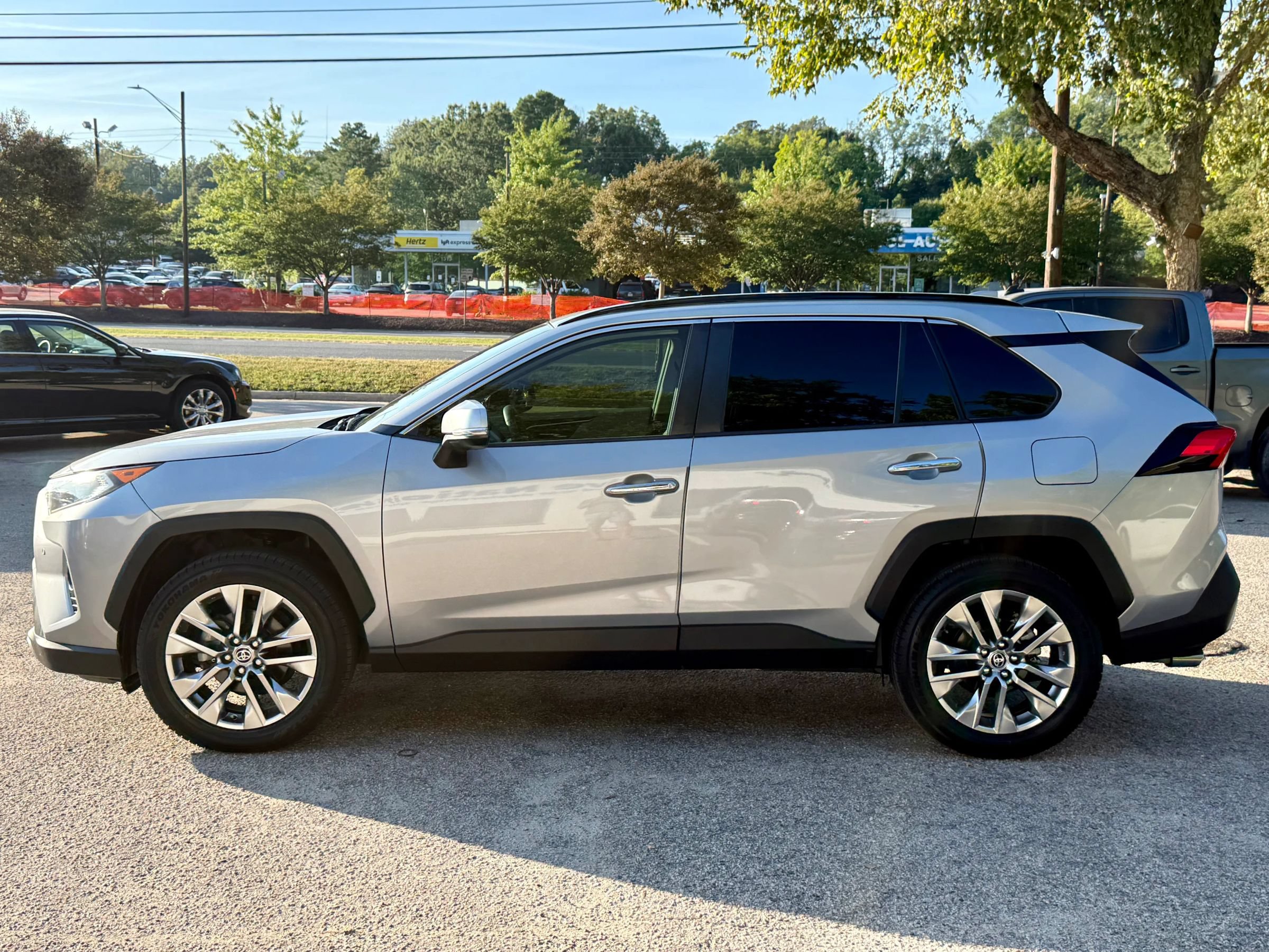 Used 2021 Toyota RAV4 Limited FWD image 8