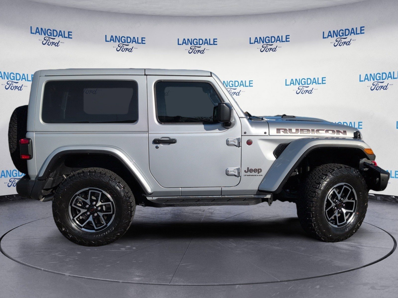 Used 2024 Jeep Wrangler Rubicon image 3