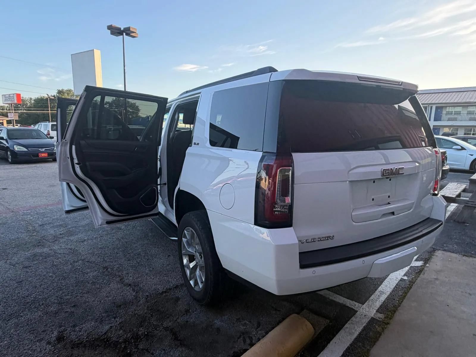 Used 2019 GMC Yukon SLE w/ SLE Value Package RWD image 12