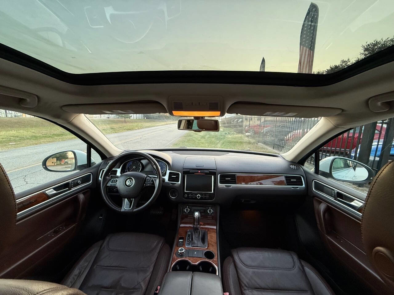 Used 2013 Volkswagen Touareg TDI image 30