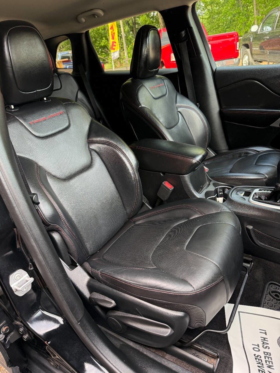 Used 2017 Jeep Cherokee Trailhawk AWD/4WD image 18