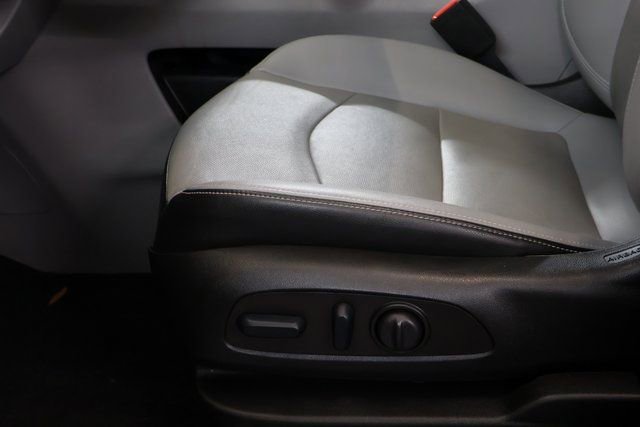 Used 2023 GMC Terrain SLT image 14