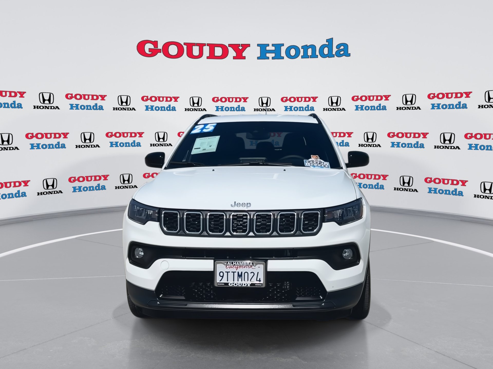 Used 2025 Jeep Compass Latitude AWD/4WD image 3