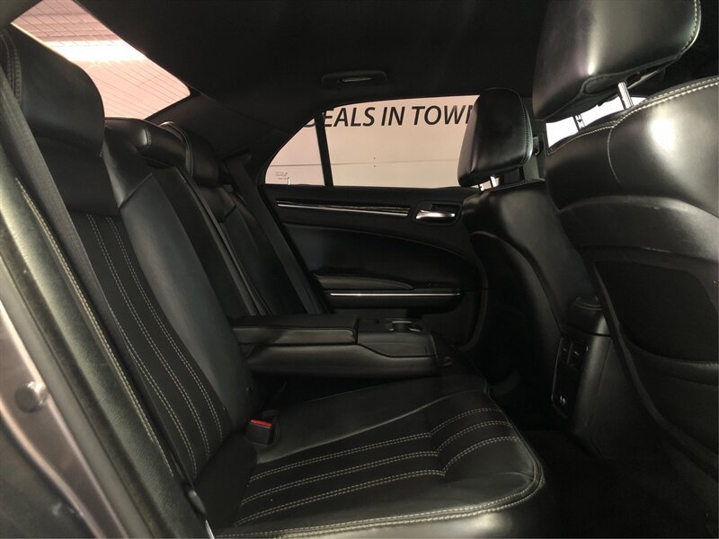 Used 2018 Chrysler 300 S RWD image 9