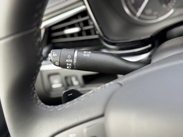 New 2025 Cadillac XT6 Luxury image 30