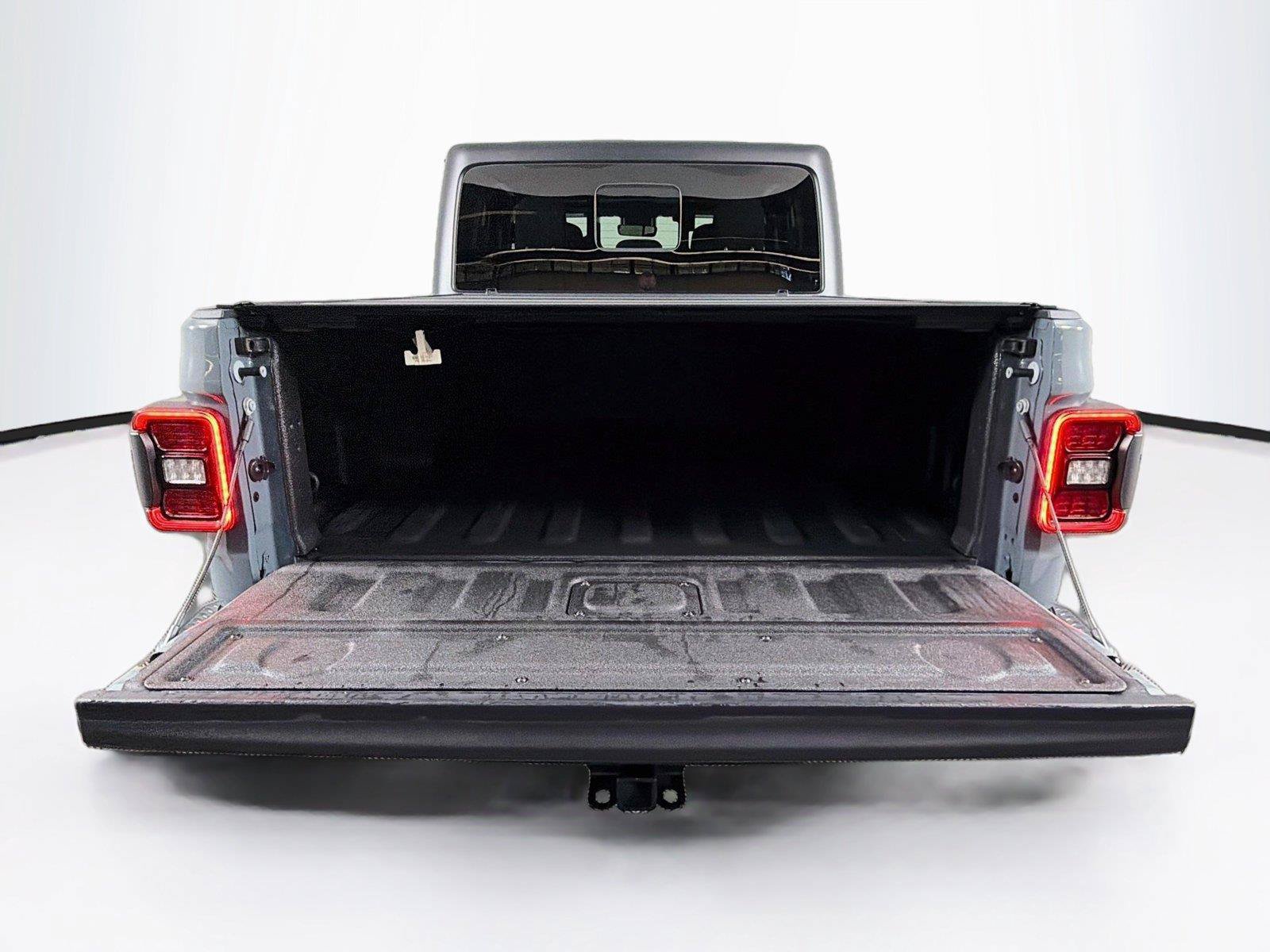 Used 2025 Jeep Gladiator Sport AWD/4WD image 14