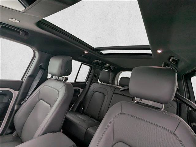 New 2026 Land Rover Defender 110 X-Dynamic SE AWD/4WD image 14