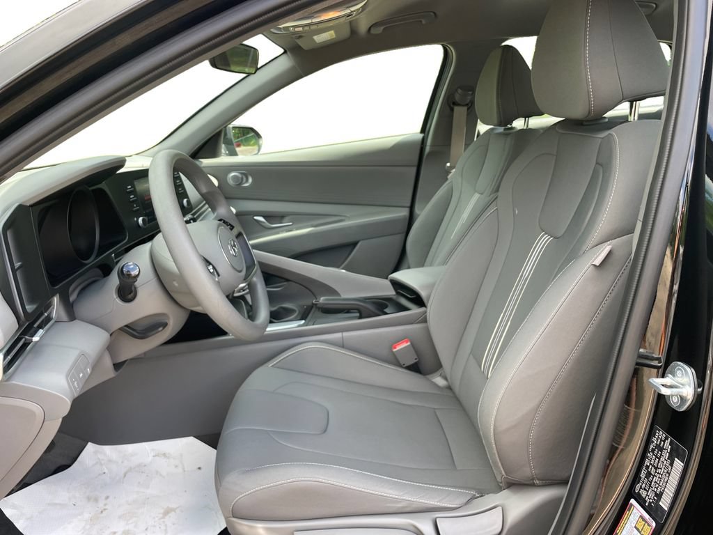 Used 2023 Hyundai Elantra SEL w/ Cargo Package FWD image 17