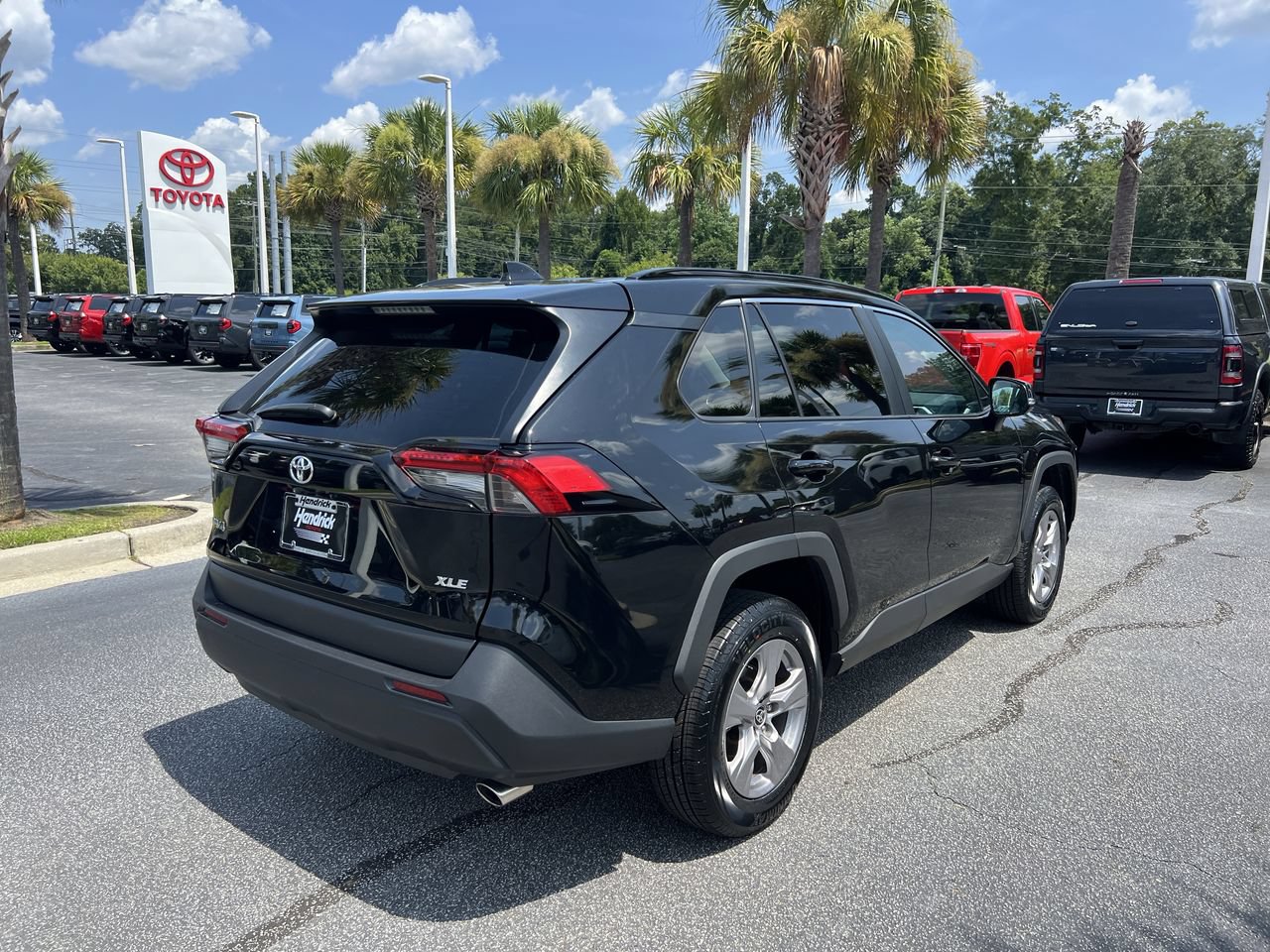 Used 2025 Toyota RAV4 XLE FWD image 10