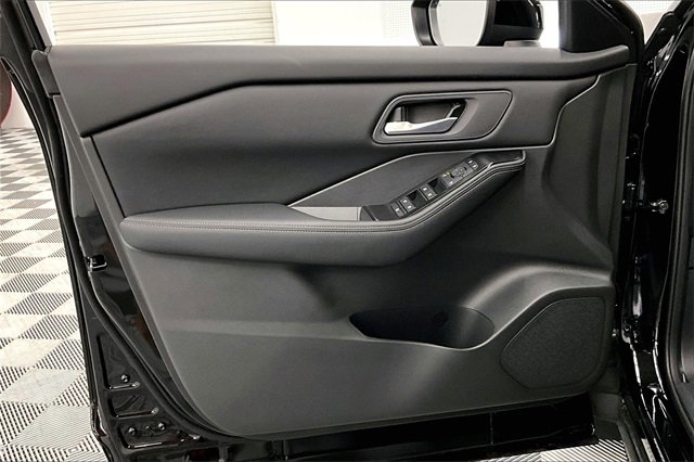 New 2025 Nissan Rogue SV image 28