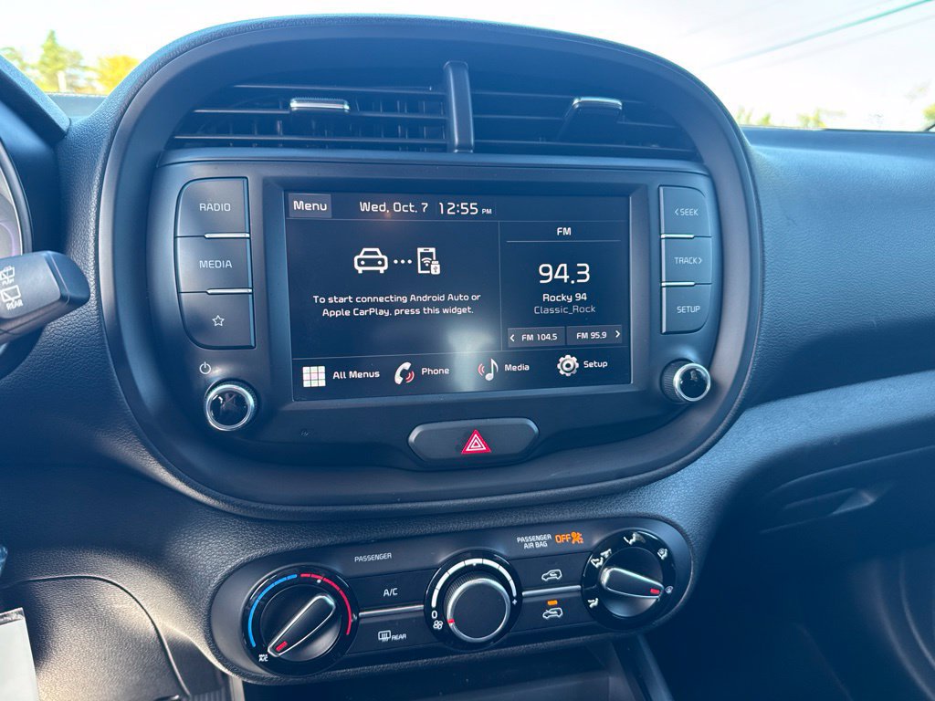 Used 2023 Kia Soul LX w/ Option Group 015 FWD image 9
