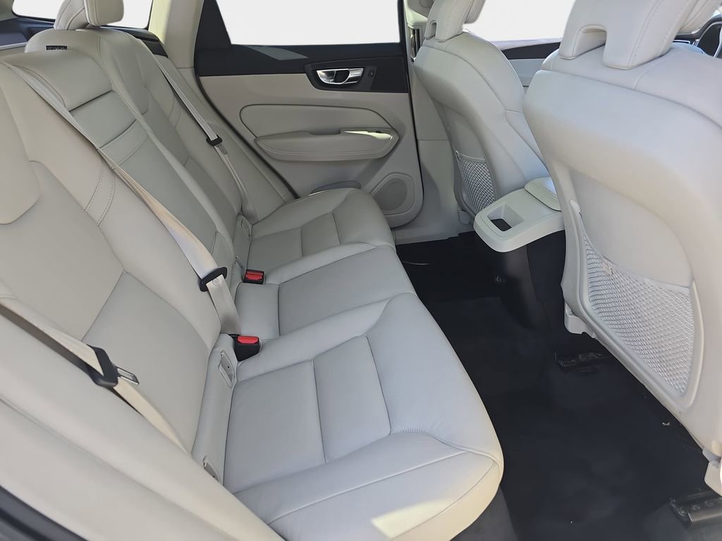 Used 2020 Volvo XC60 T5 Momentum FWD image 13