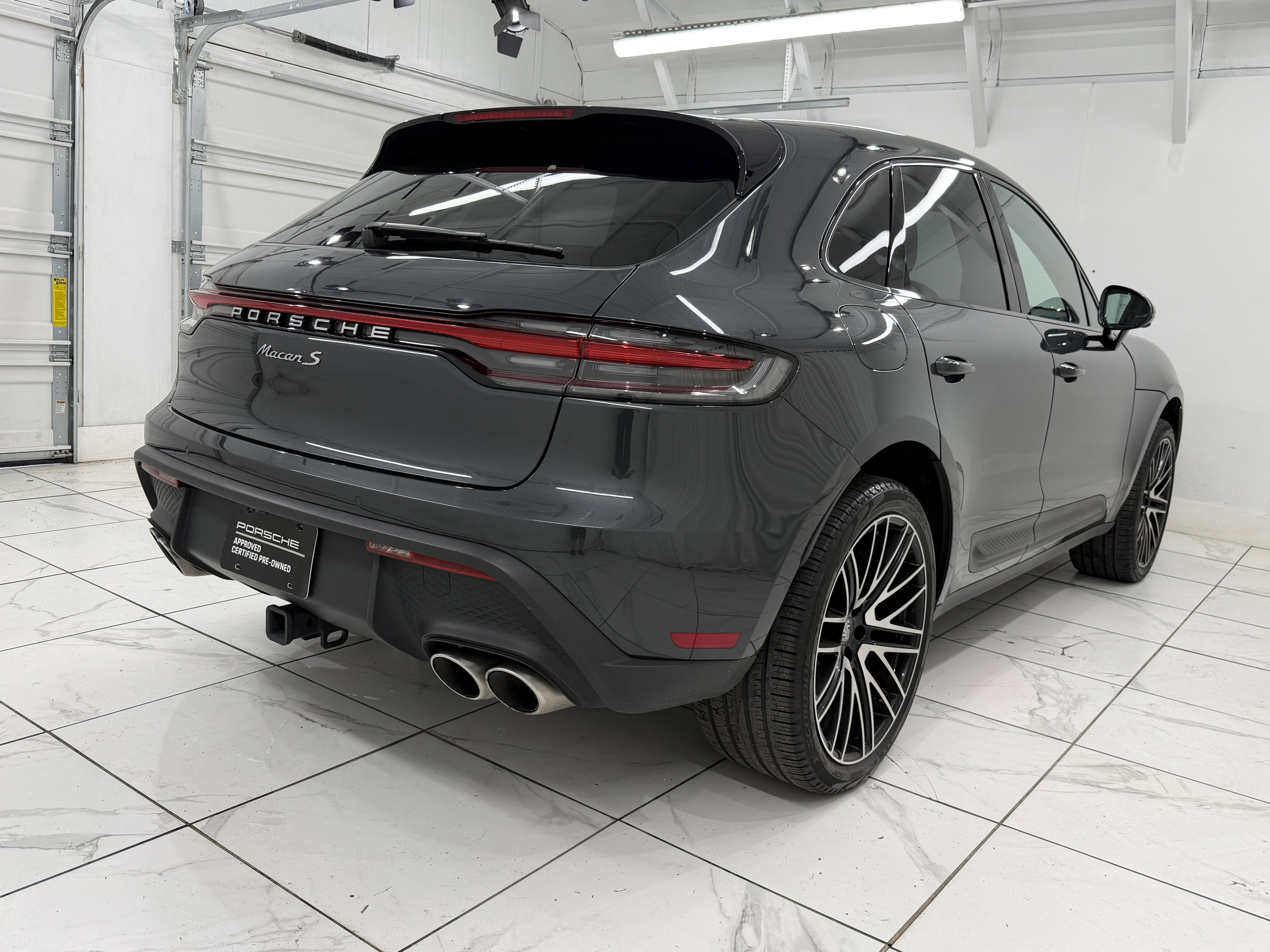 Certified 2022 Porsche Macan S AWD/4WD image 12
