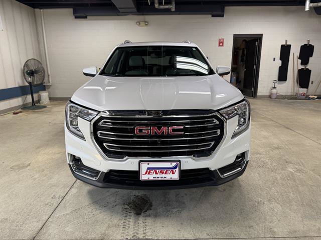 Certified 2022 GMC Terrain SLT w/ Infotainment Package II AWD/4WD image 2