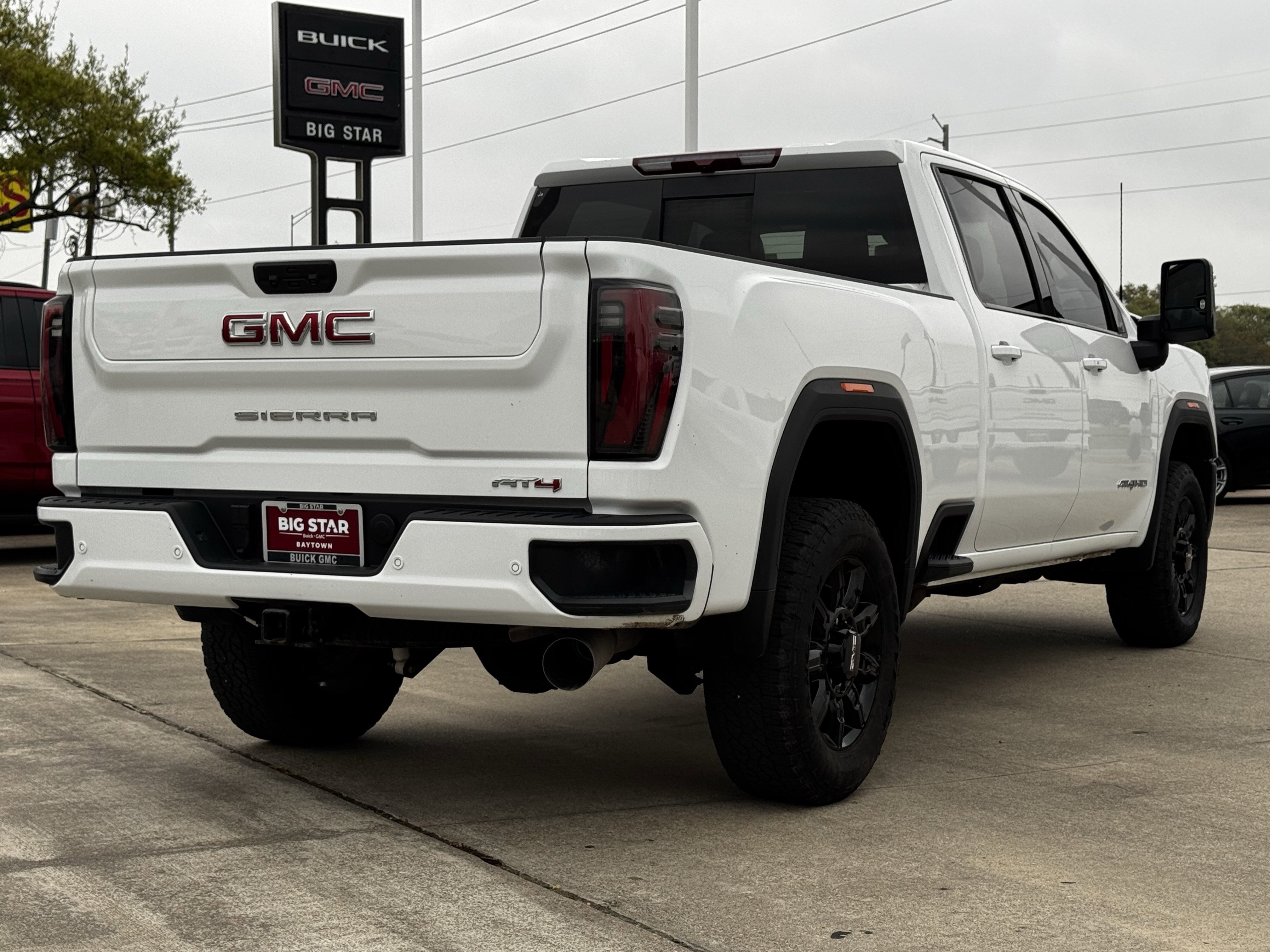 Used 2025 GMC Sierra 2500 AT4 image 8