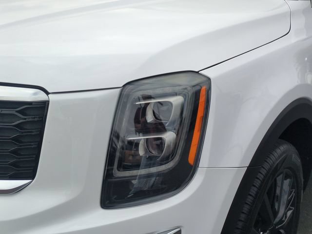 Certified 2022 Kia Telluride SX w/ Towing Package FWD image 9