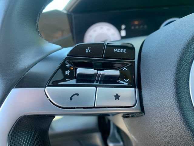 Certified 2025 Hyundai Elantra Limited FWD image 21