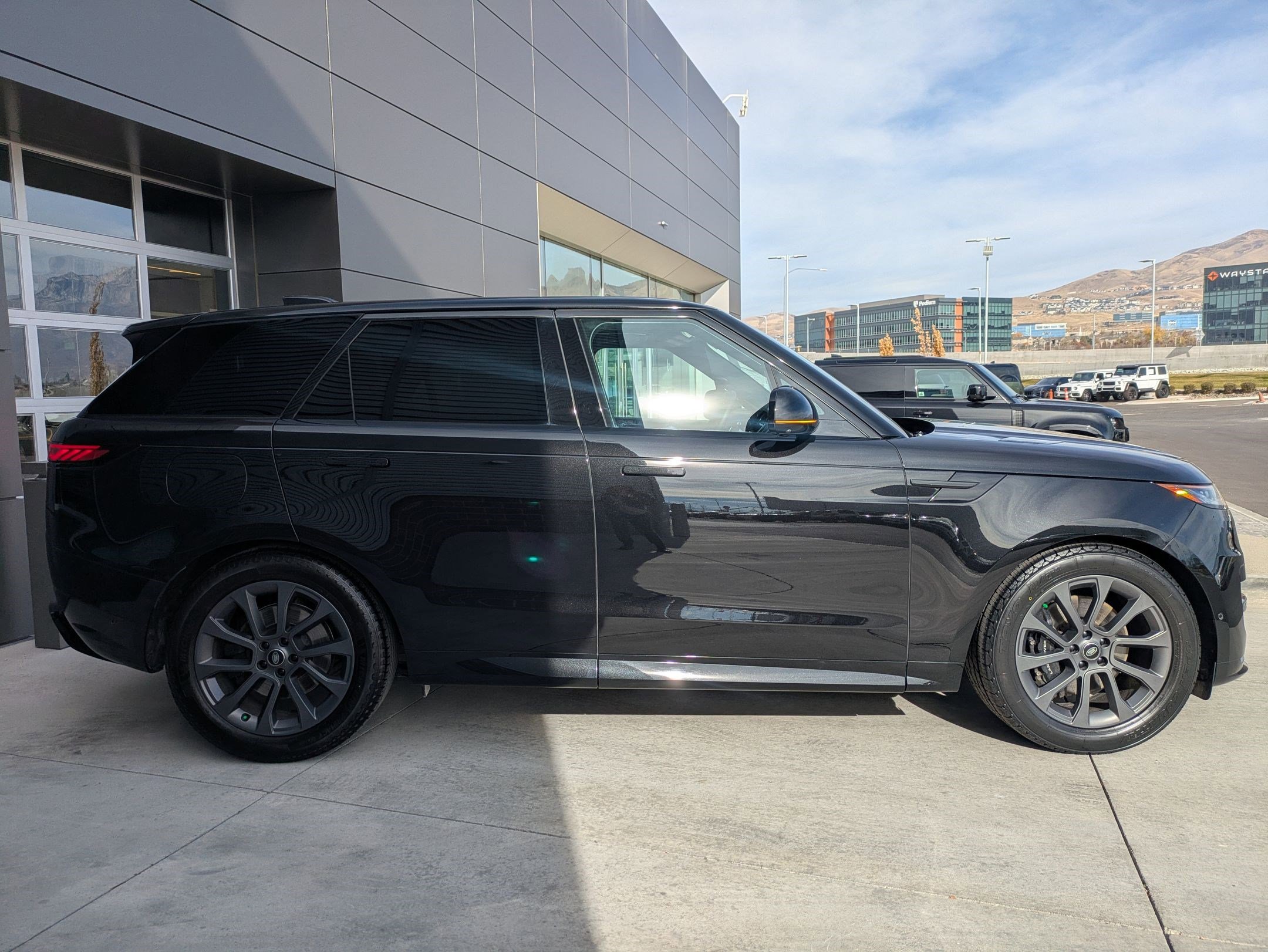 Used 2024 Land Rover Range Rover Sport Dynamic SE image 5