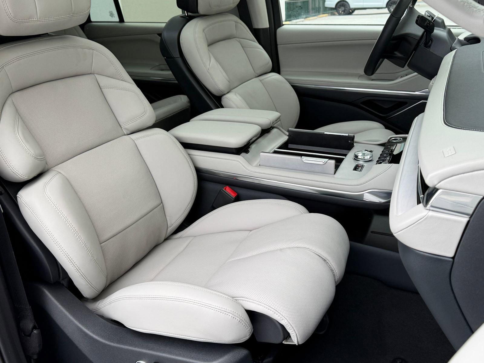 New 2026 Lincoln Navigator Reserve AWD/4WD image 12