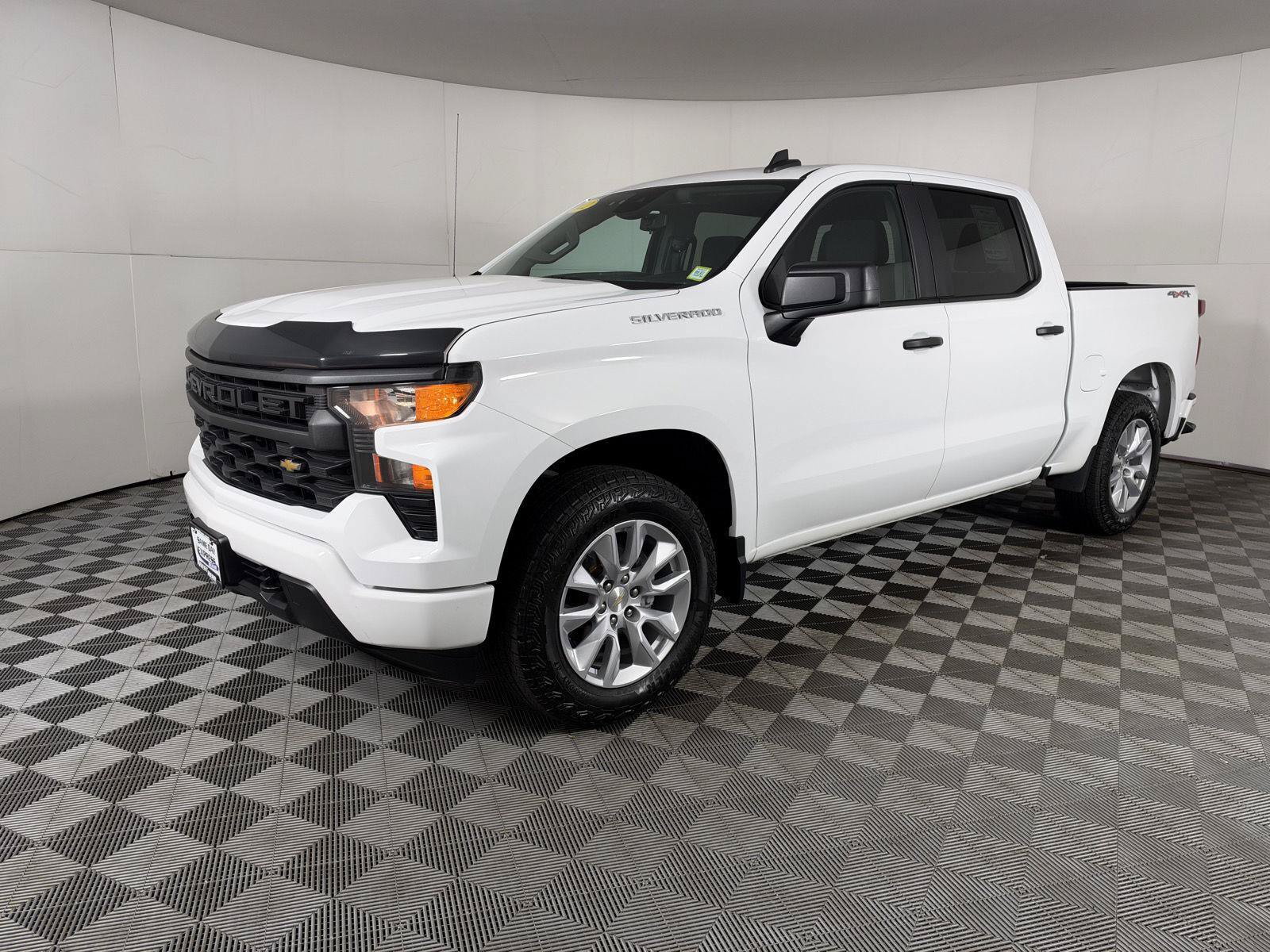 Used 2022 Chevrolet Silverado 1500 Custom AWD/4WD image 3