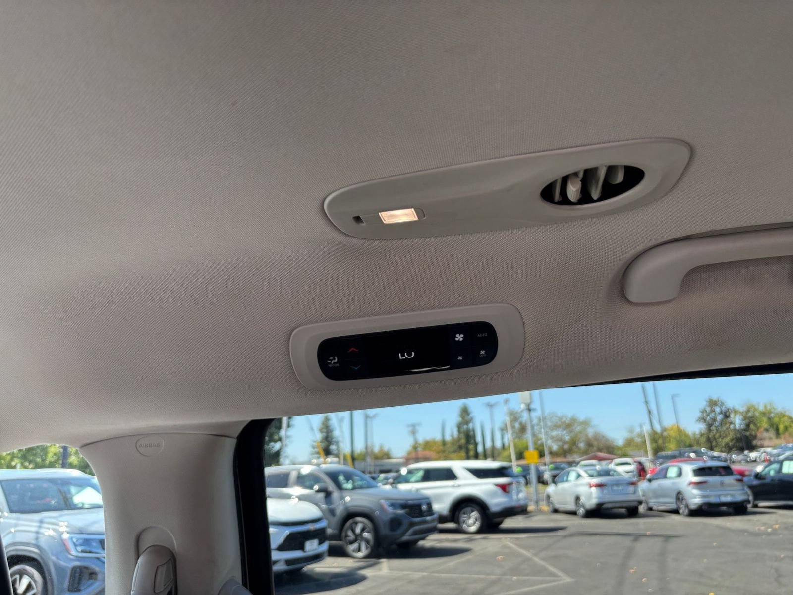Used 2023 Chrysler Pacifica Touring-L FWD image 24