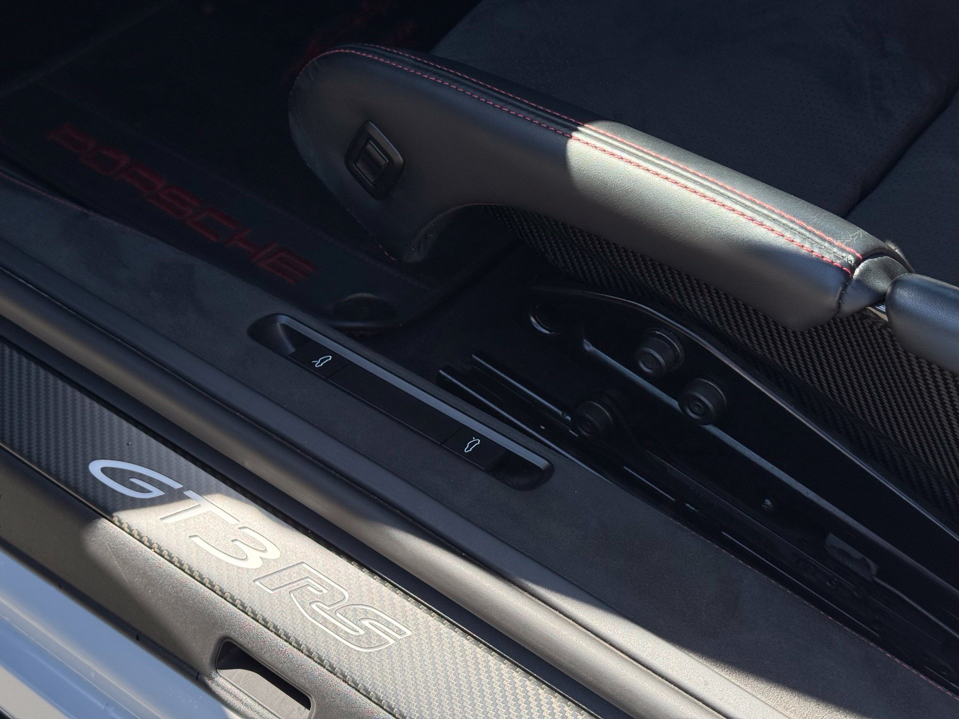 Certified 2024 Porsche 911 GT3 RS RWD image 39