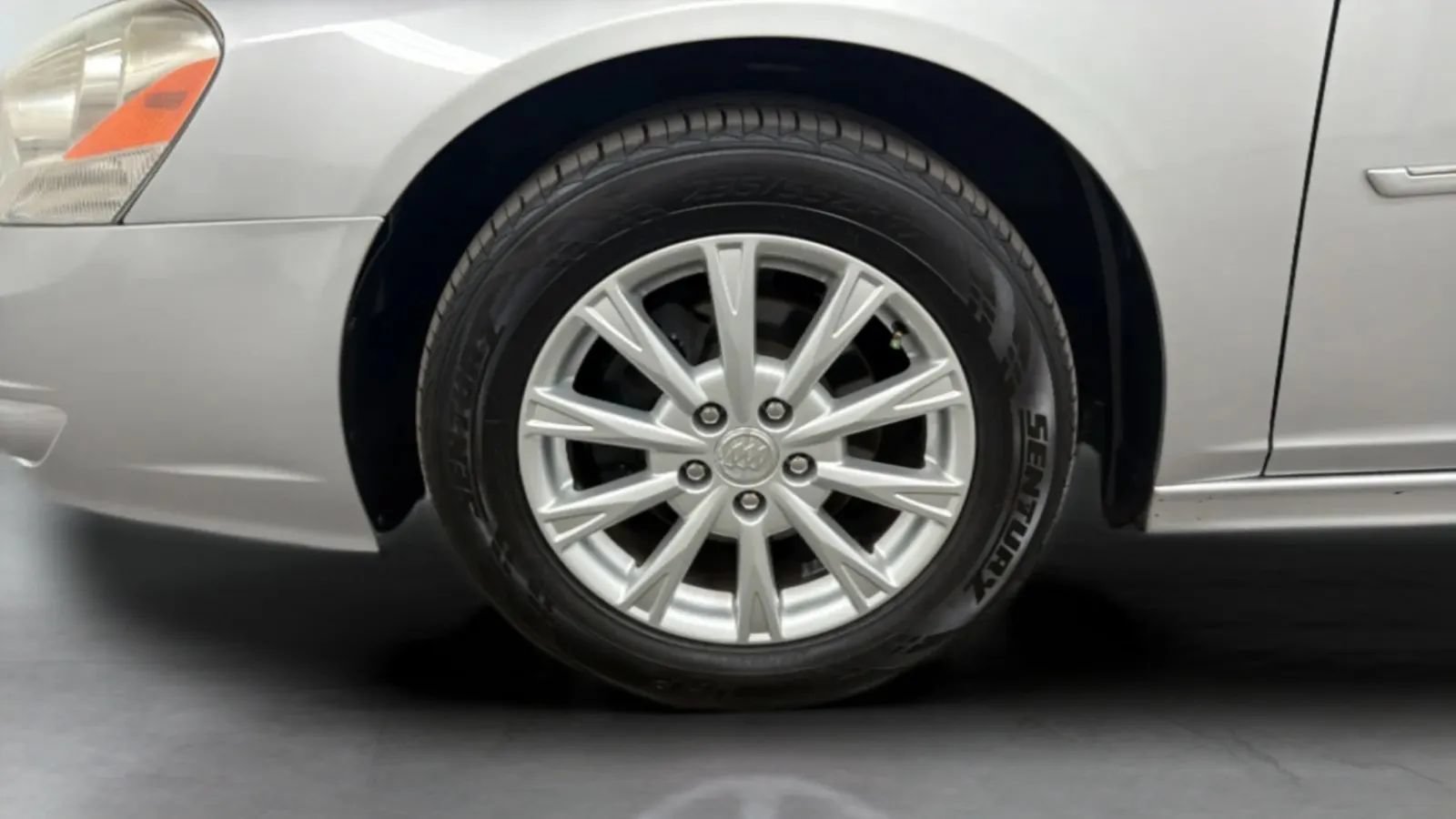 Used 2011 Buick Lucerne CX FWD image 27