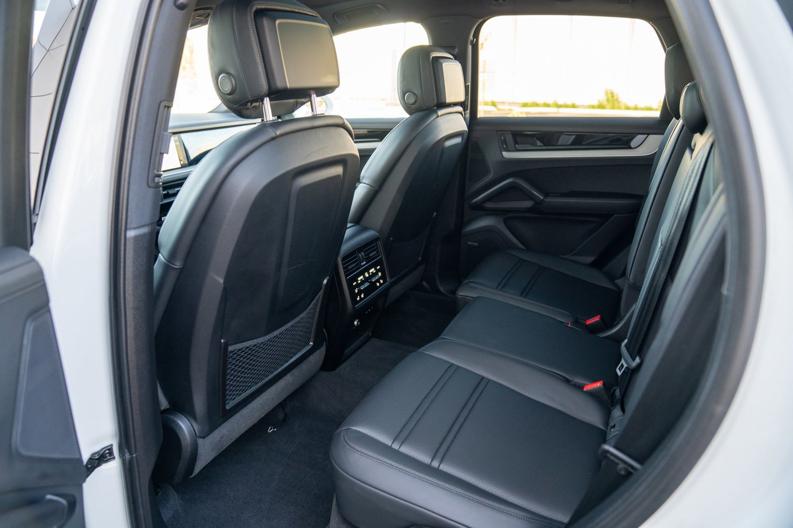 Used 2025 Porsche Cayenne image 23