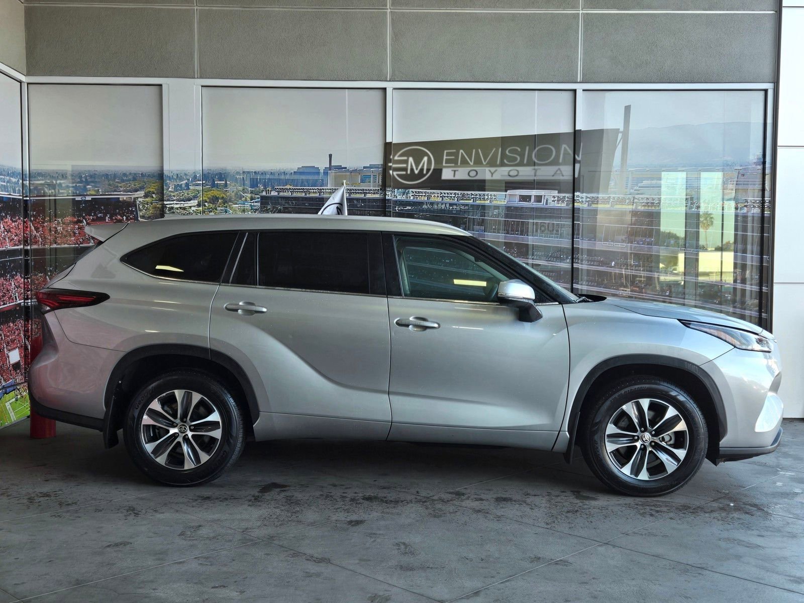 Certified 2024 Toyota Highlander XLE image 4