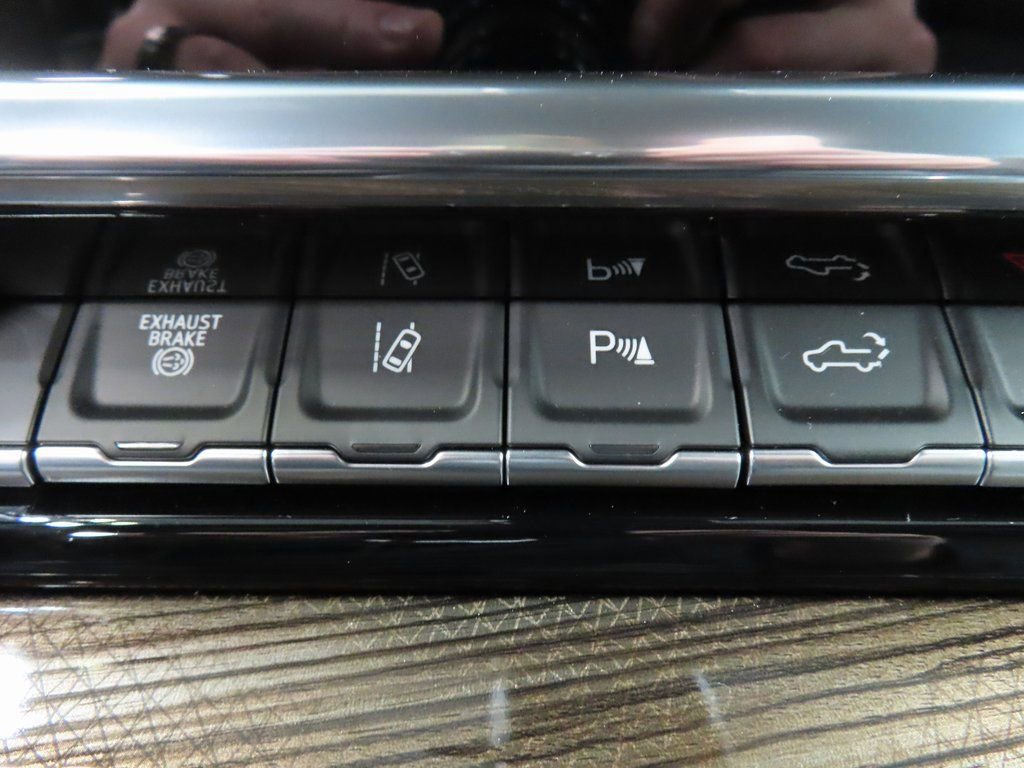 Used 2025 Chevrolet Silverado 2500 LT image 60