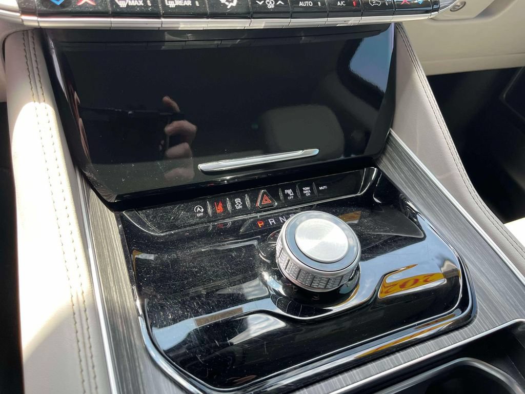 Used 2024 Jeep Wagoneer Series II w/ Flexible Seating Group RWD image 34
