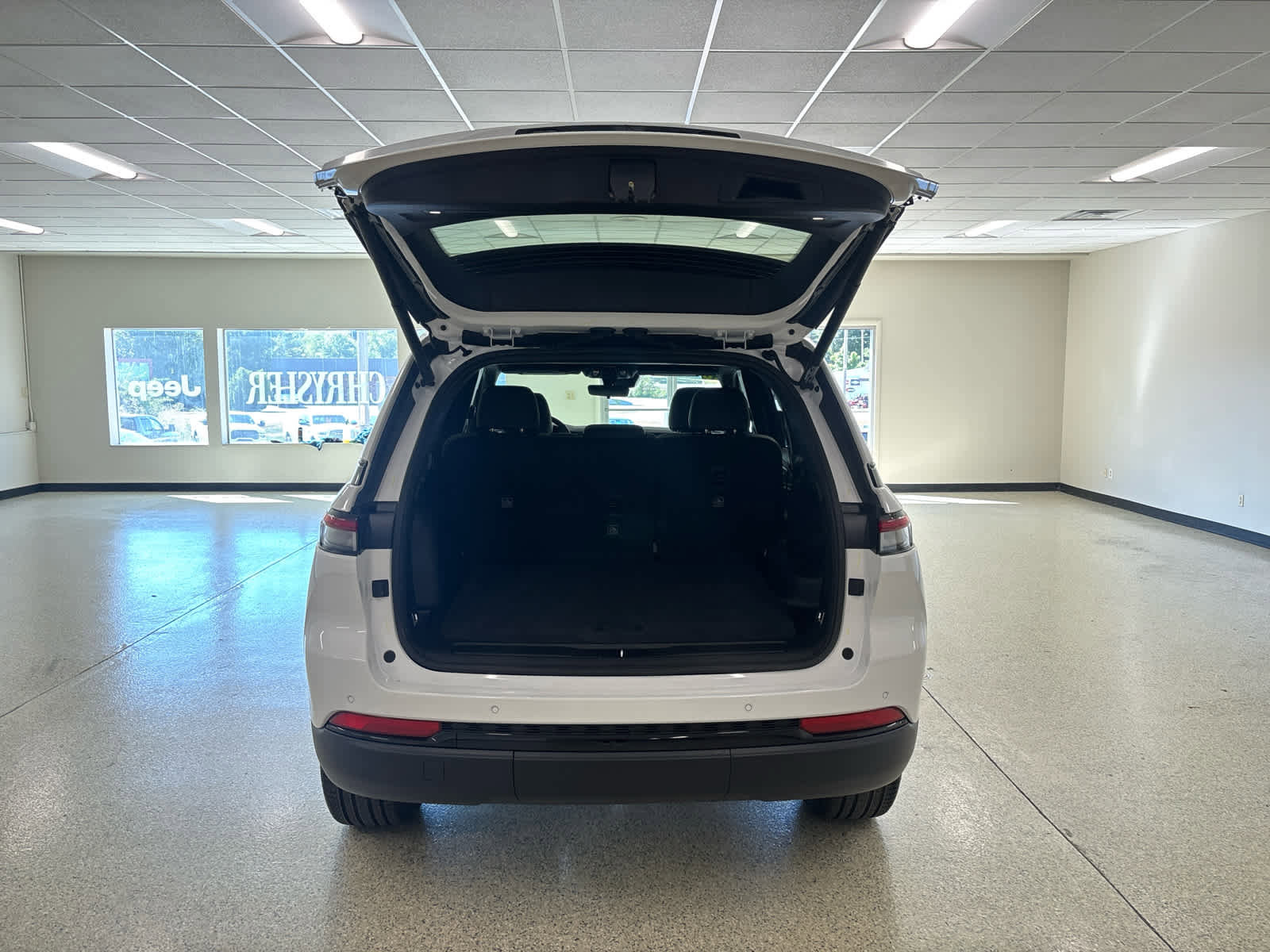 New 2025 Jeep Grand Cherokee Limited w/ Black Appearance Package image 6