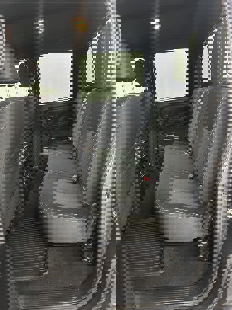 Used 2019 Nissan Titan SV w/ SV Convenience Package image 26