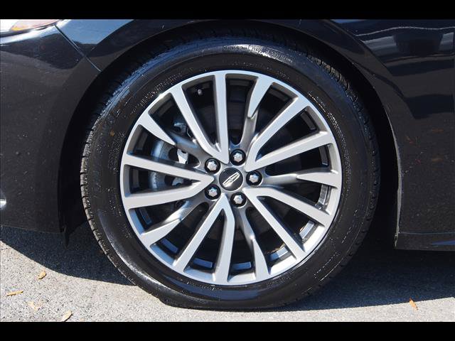 Used 2019 Lincoln Continental Select image 9