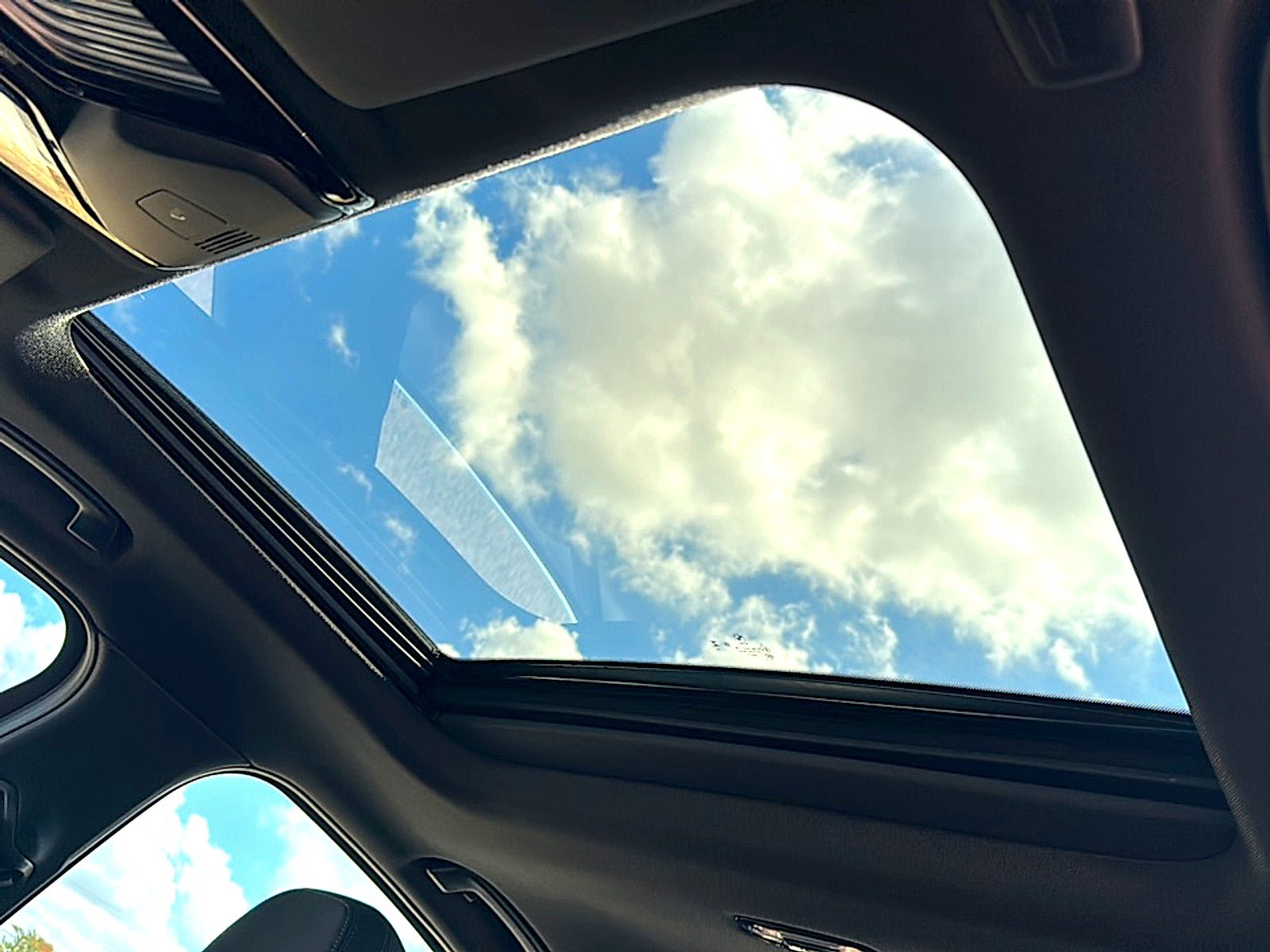 New 2026 BMW 330i Sedan w/ Premium Package RWD image 13