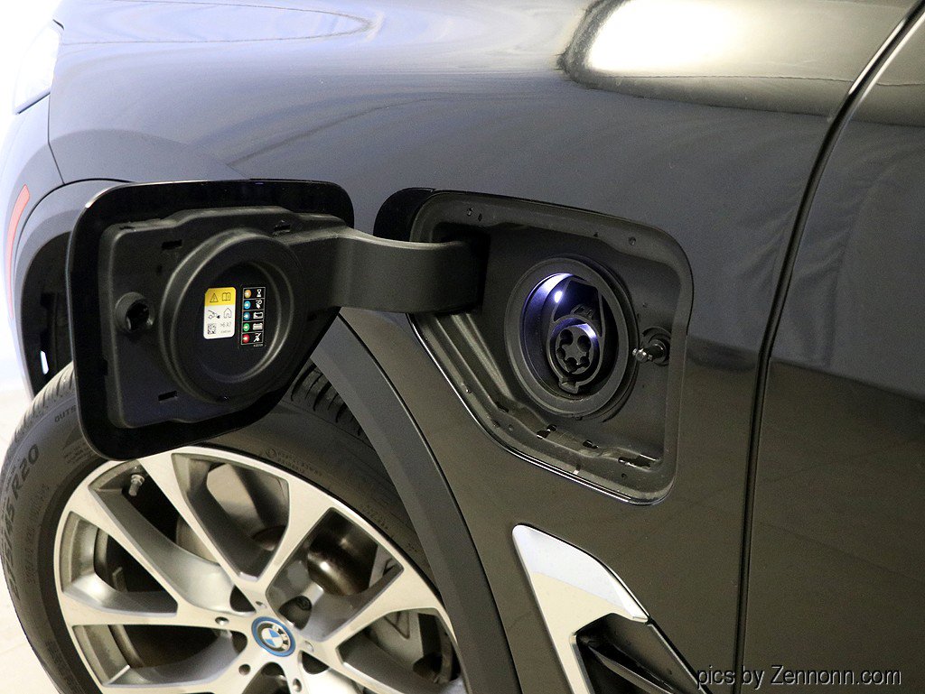 Used 2025 BMW X5 xDrive50e image 10