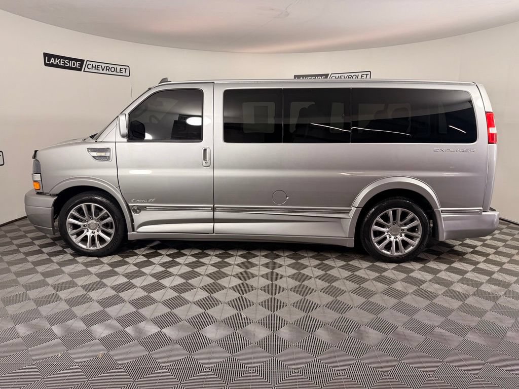 Used 2021 Chevrolet Express 2500 LS w/ Enhanced Convenience Package RWD image 3