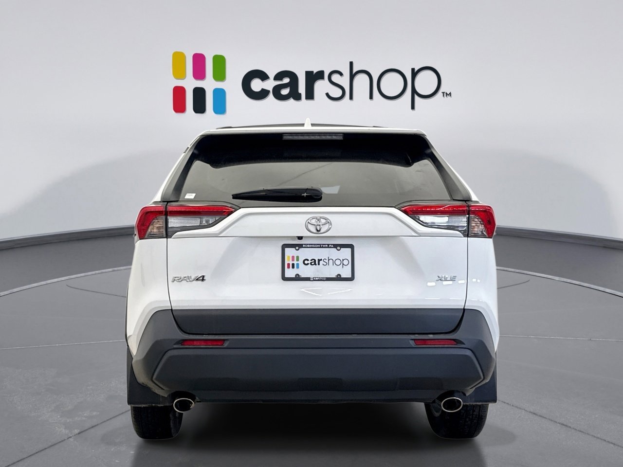 Used 2024 Toyota RAV4 XLE w/ Convenience Package FWD image 4