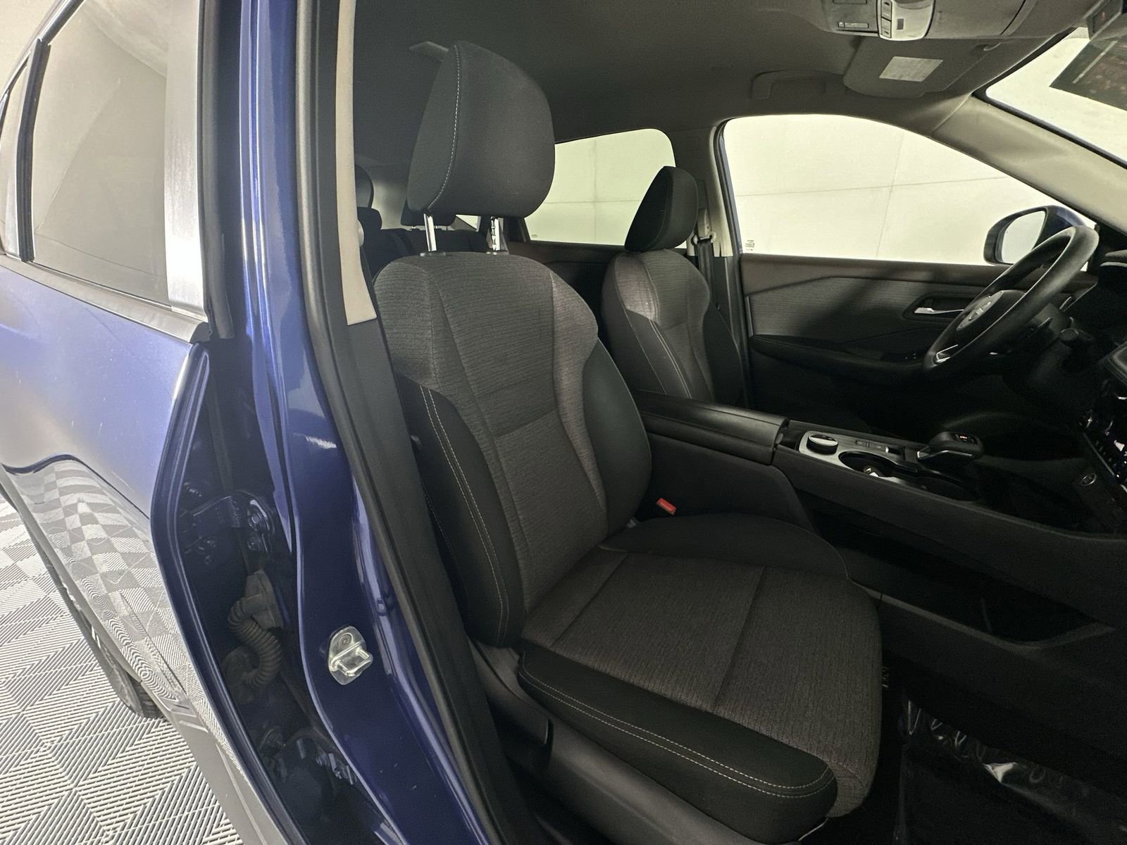 Used 2022 Nissan Rogue SV AWD/4WD image 27