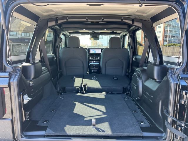 Used 2024 Jeep Wrangler Sahara w/ Technology Group AWD/4WD image 31