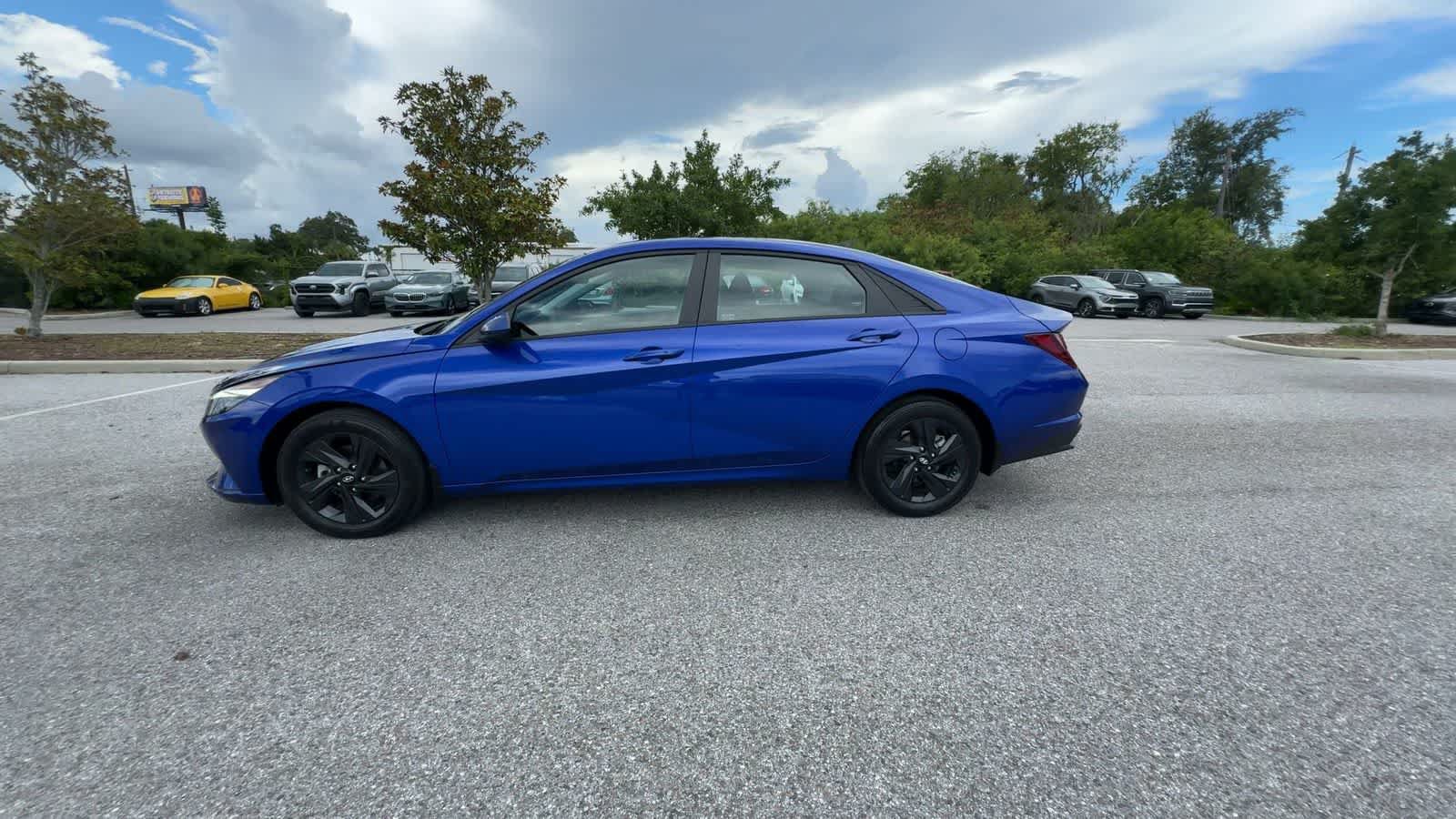 Used 2023 Hyundai Elantra SEL FWD image 5