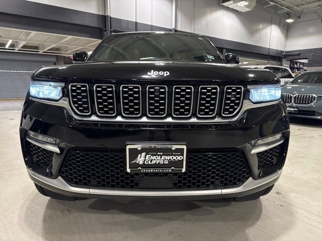 Used 2023 Jeep Grand Cherokee Summit AWD/4WD image 2