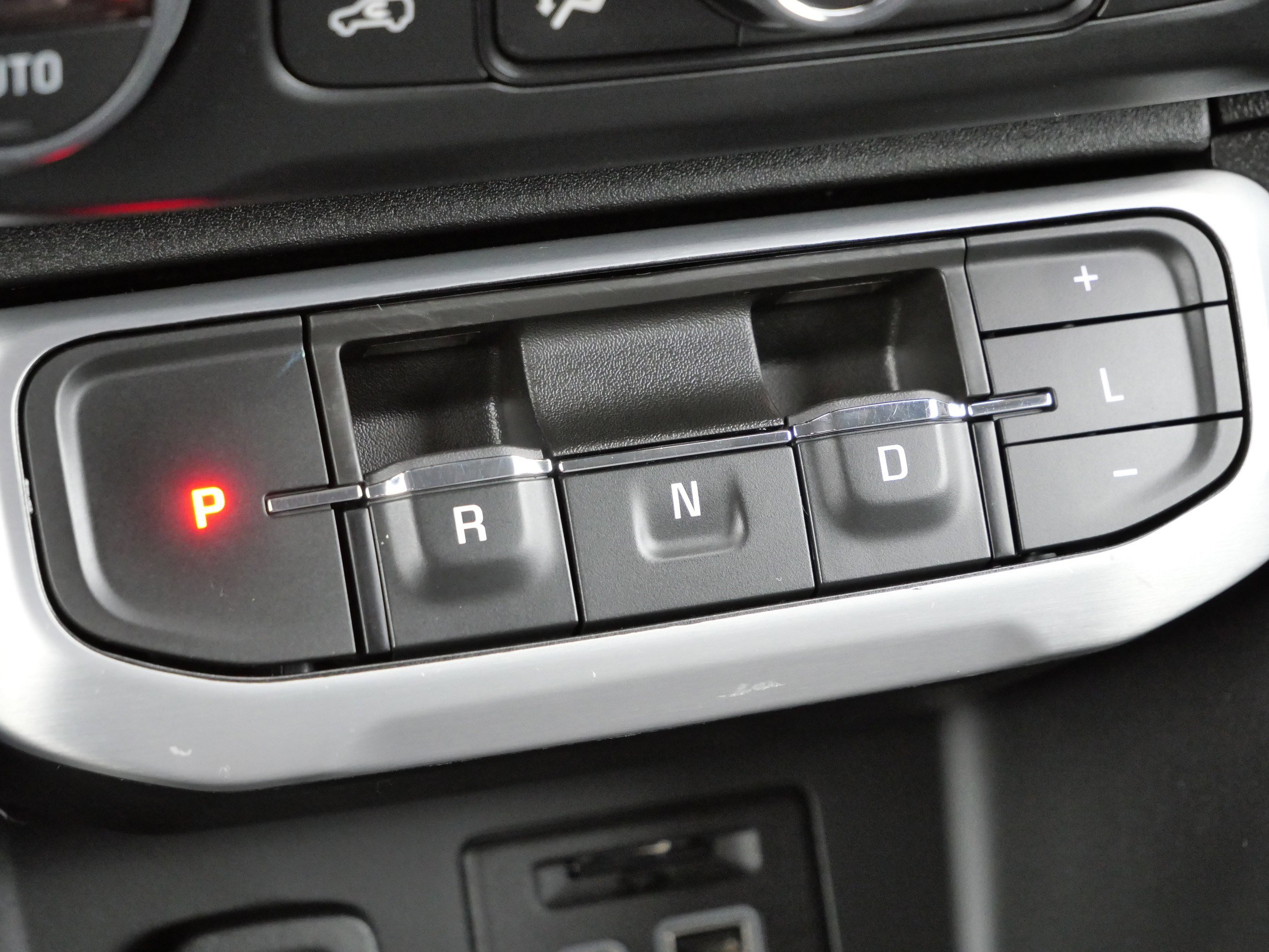 Used 2022 GMC Acadia SLT w/ Elevation Edition image 25