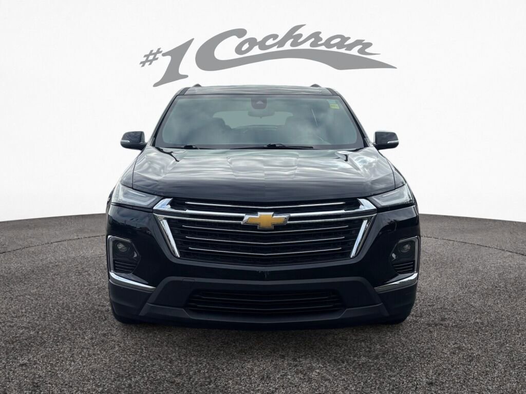 Used 2023 Chevrolet Traverse LT image 2