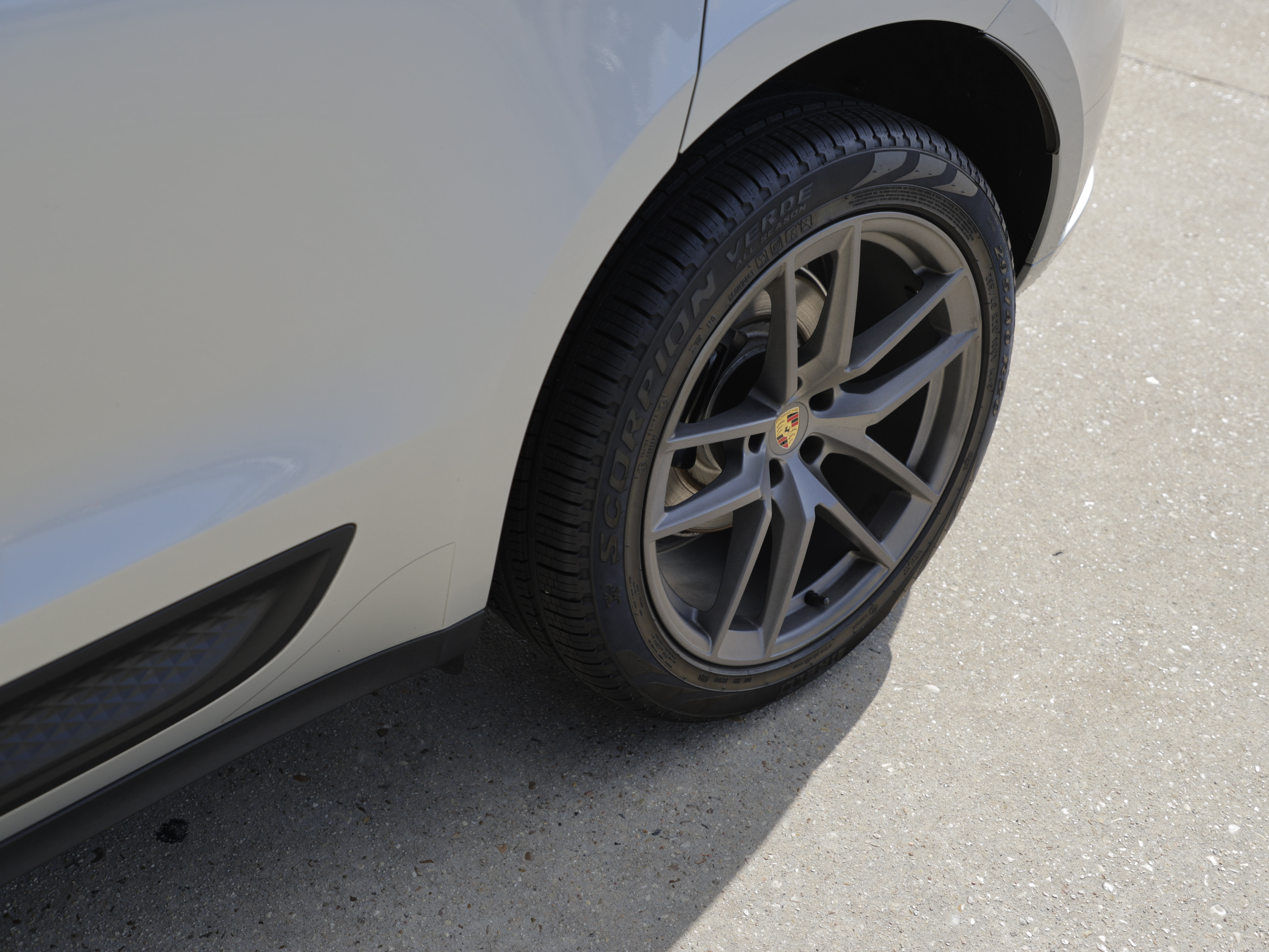 Certified 2023 Porsche Macan Turbo AWD/4WD image 11