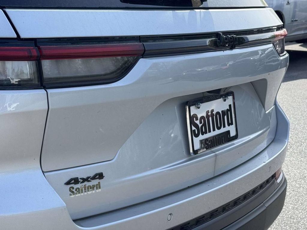 New 2026 Jeep Grand Cherokee Altitude AWD/4WD image 11