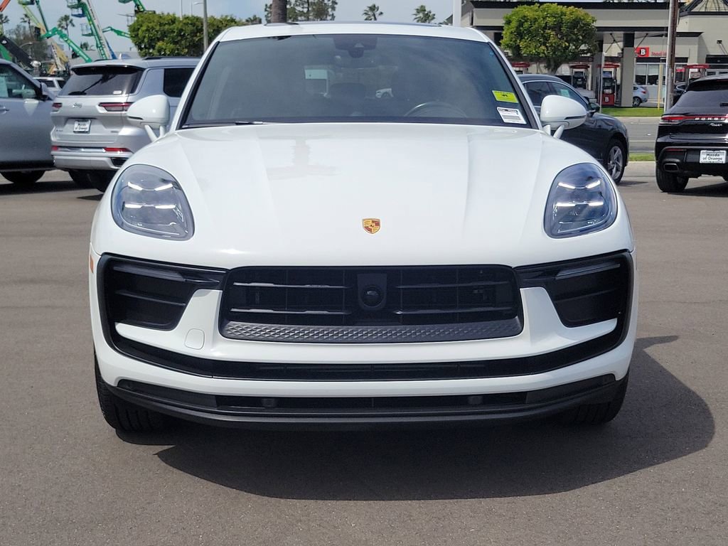 Used 2024 Porsche Macan AWD/4WD image 30
